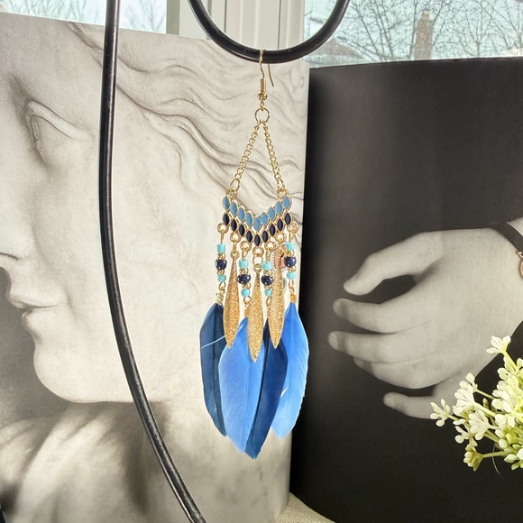 Gold Earring with Feather - Picture 2 of 2